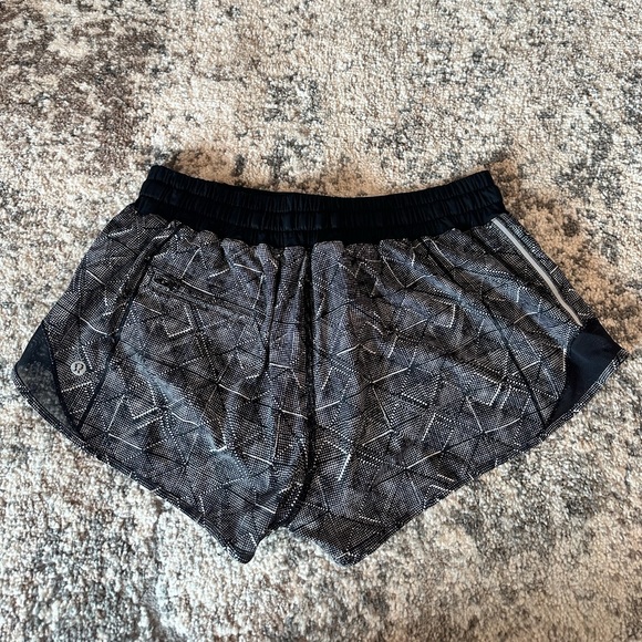 Lululemon size 8 Reg Shorts - Picture 2 of 4